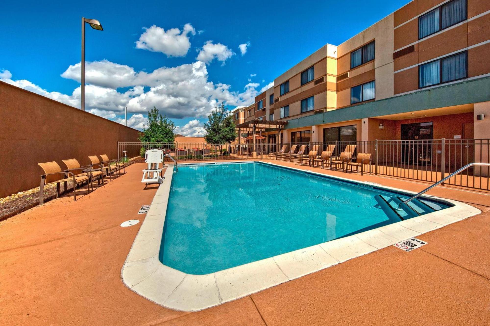 מלון Courtyard By Marriott אלכסנדריה מראה חיצוני תמונה