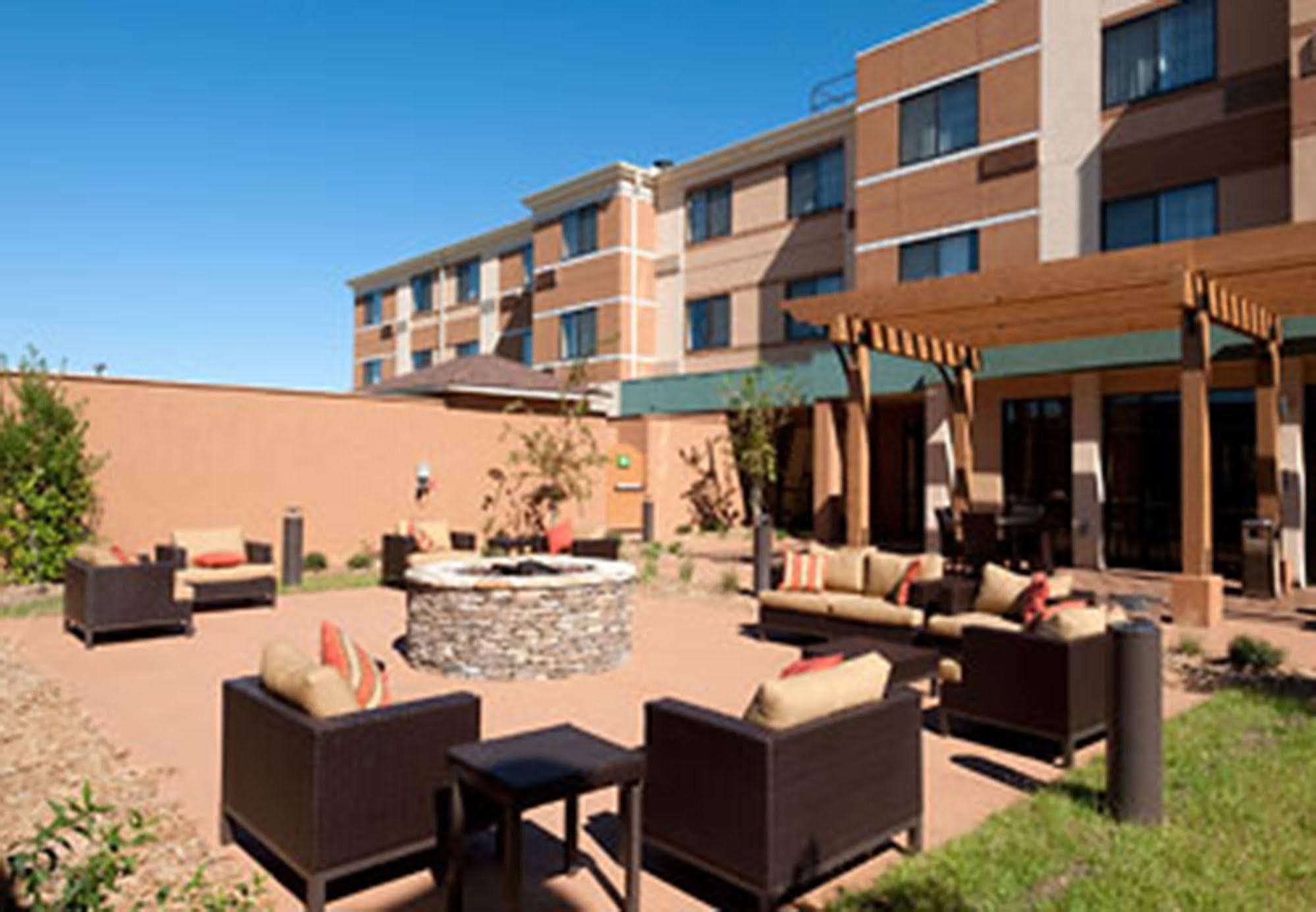 מלון Courtyard By Marriott אלכסנדריה מראה חיצוני תמונה