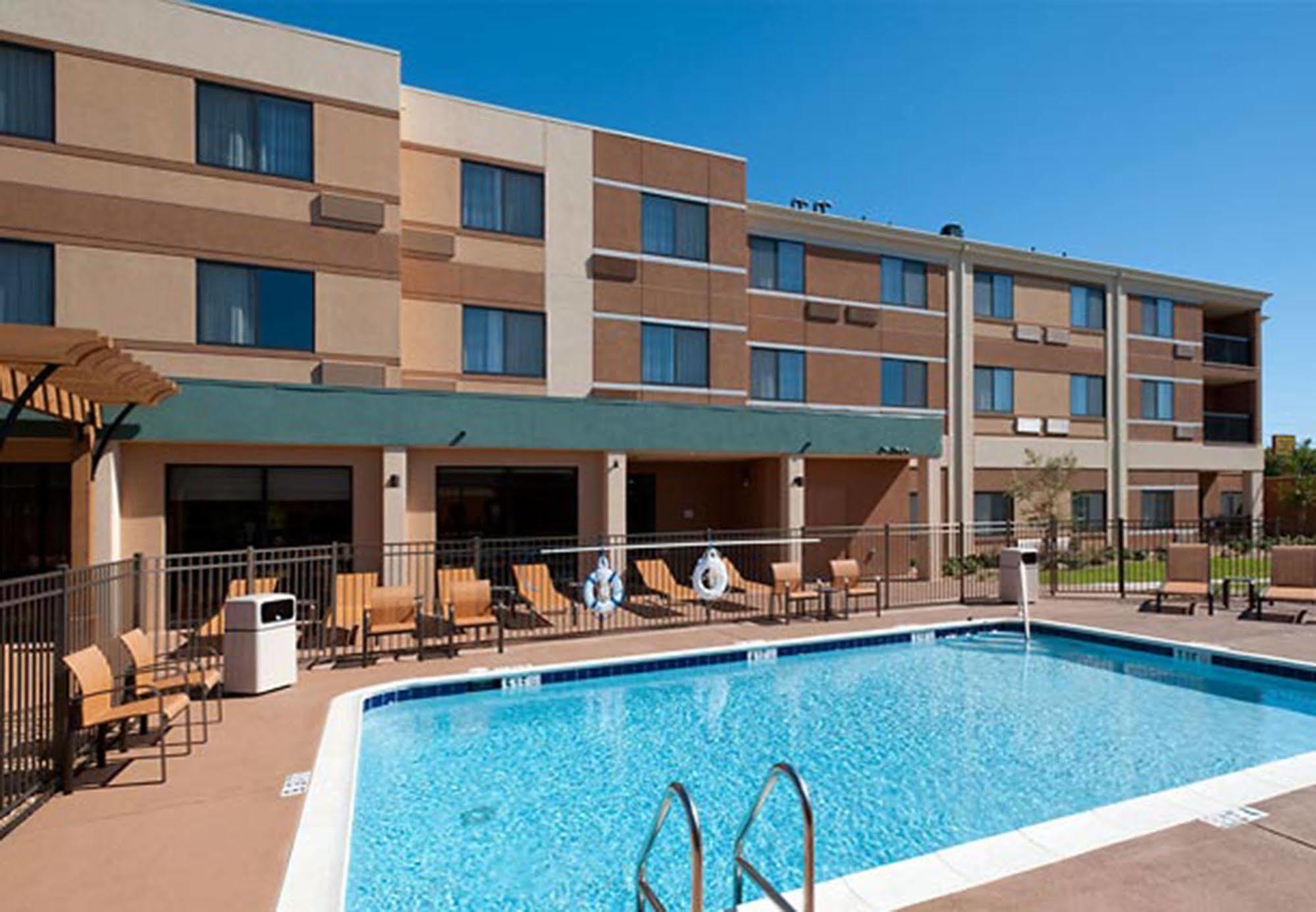 מלון Courtyard By Marriott אלכסנדריה מראה חיצוני תמונה